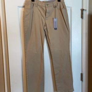 JENNIFER LOPEZ BEIGE STRAIGHT LEG JEANS!